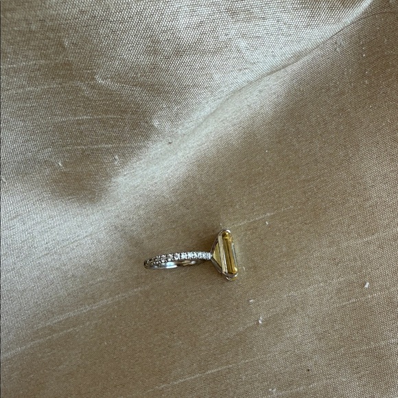 Elegant Yellow Diamond Ring - Picture 3 of 5